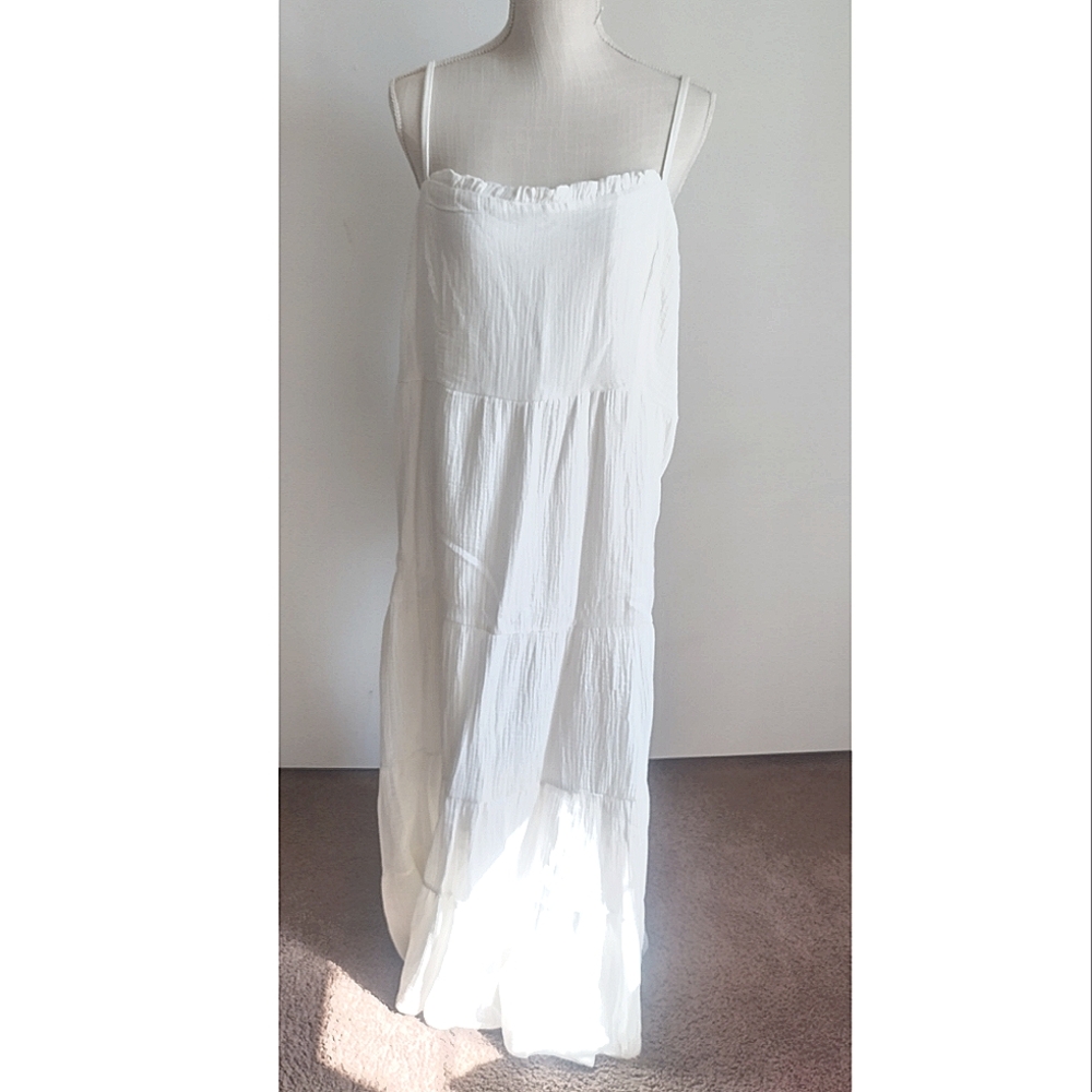Elegant White Maxi Spaghetti Strap Maxi Dress